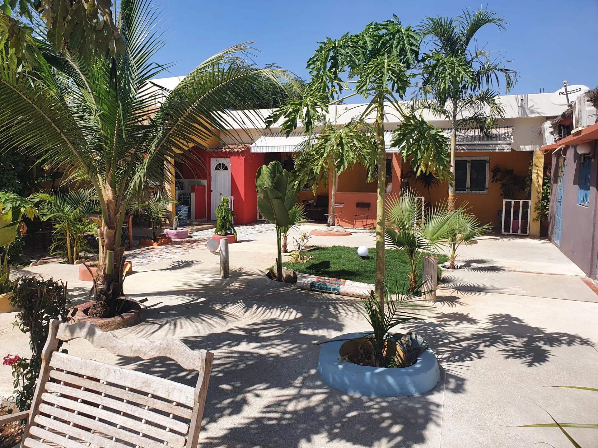 A Vendre terrain de 1300 m2 à Saly, clôturé,1400m de la plage